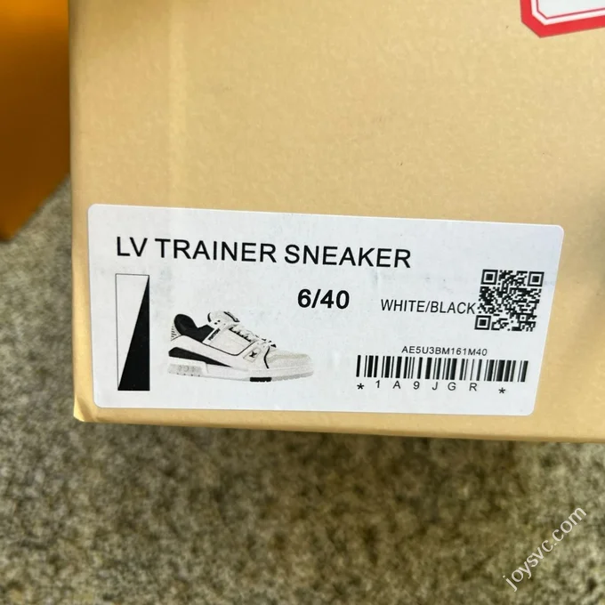 LOUIS VUITTON Trainer LV White Black