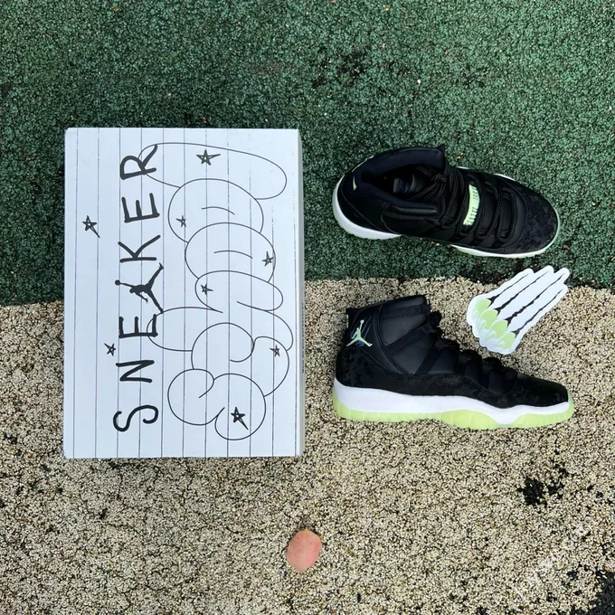 Pure Original AJ11 Luminous Halloween Black White Green Women's IB1378-001