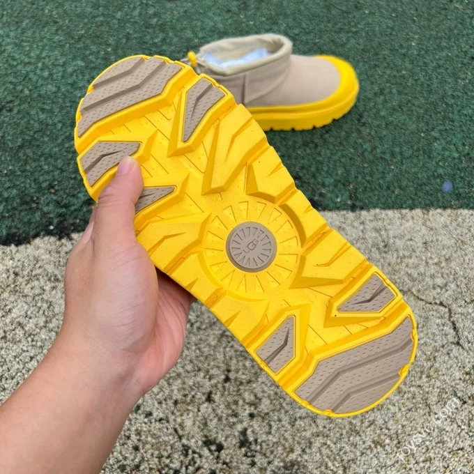 UGG CL Ultra Mini Weather Suede Warm Snow Boots Mid Top (2)