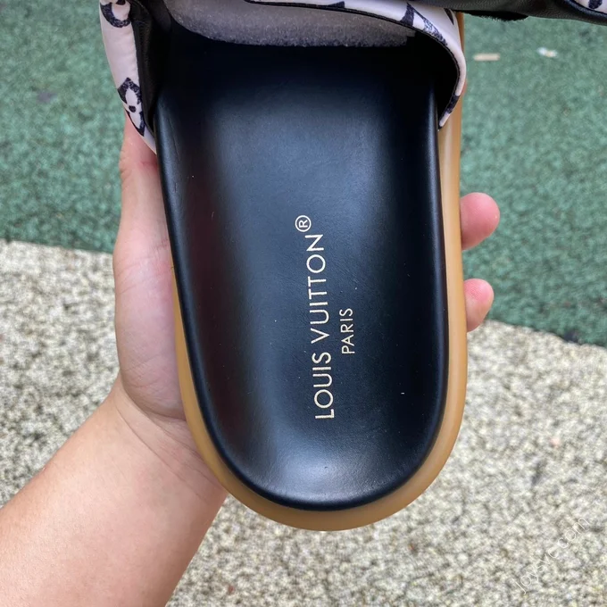 LOUIS VUITTON Pool Pillow Comfort Slides Black White