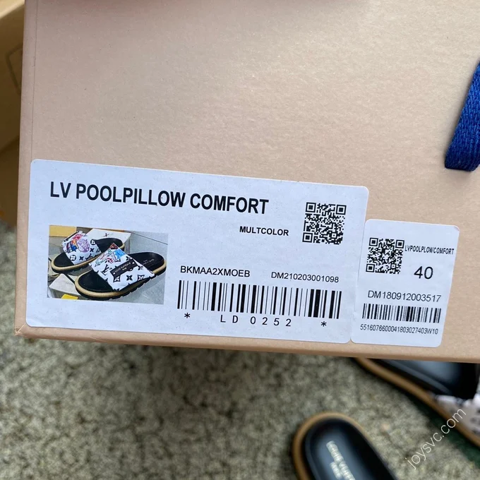 LOUIS VUITTON Pool Pillow Comfort Slides Black White