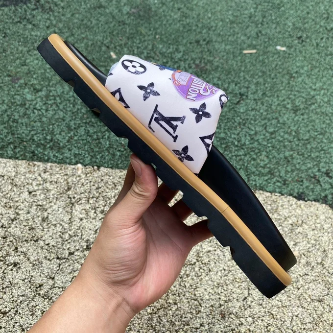 LOUIS VUITTON Pool Pillow Comfort Slides Black White